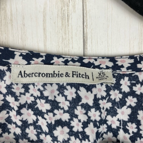 Abercrombie and Fitch NWT floral body suit XS - Picture 3 of 6
